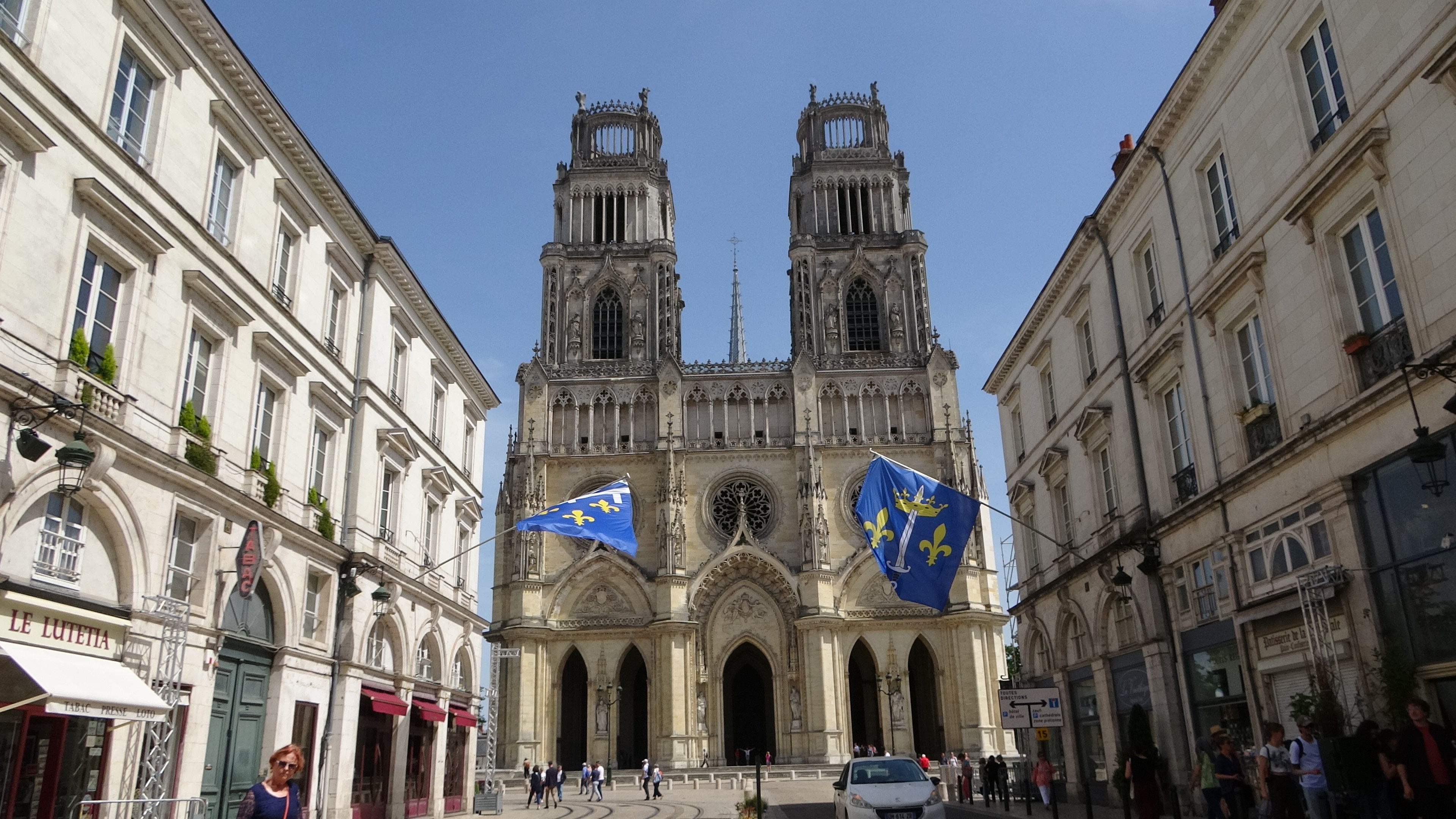 Rue Jeanne d'Arc zur Kathedrale